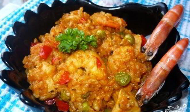 Паэлья с курицей и креветками
