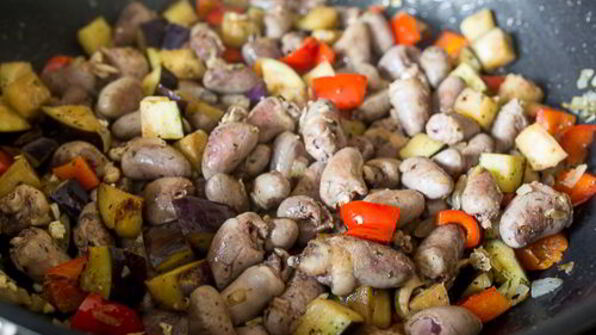 пилав из перловки с куриными сердечками