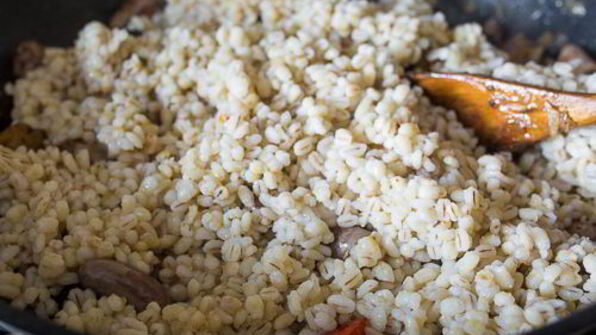 пилав из перловки с куриными сердечками