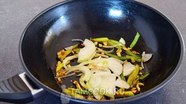 плов из булгура с баклажанами