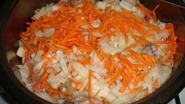 плов из курицы с изюмом