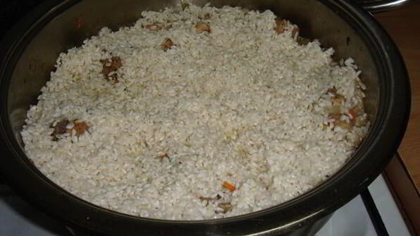 плов из курицы с изюмом