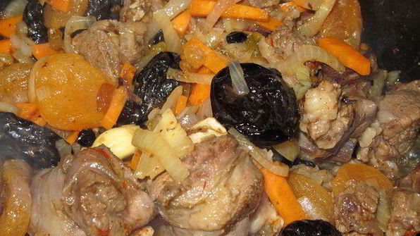 плов с бараниной и сухофруктами