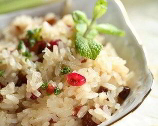 Плов с гранатом, сухофруктами и тимьяном