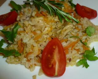 Плов с мясом кролика и коричневым рисом