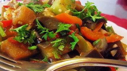 Ароматное овощное рагу с зеленью