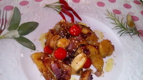 капоната из молодого картофеля с шалфеем и розмарином