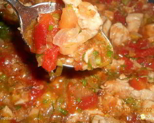 Куриное рагу с помидорами и луком