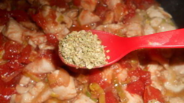 куриное рагу с помидорами и луком