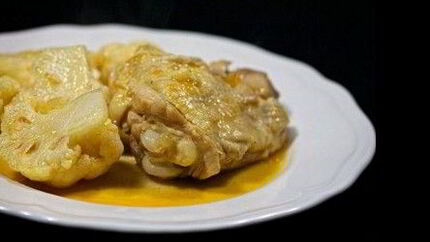 Куриное рагу с цветной капустой и помидорами