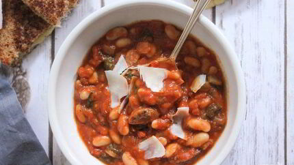 Овощное рагу с колбасой