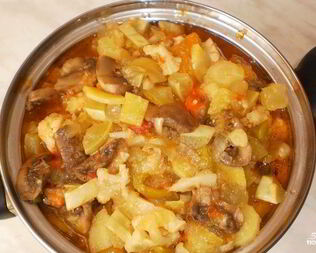 Овощное рагу с цветной капустой в мультиварке
