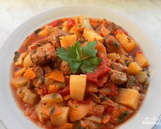 Овощное рагу со свининой и кабачками