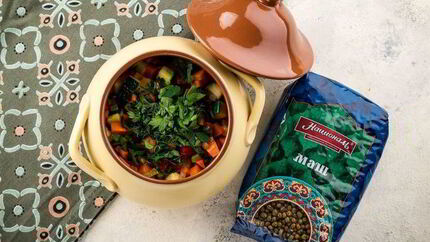 Овощное рагу, запеченное в горшочках