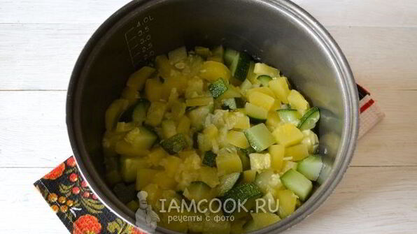 постное рагу из кабачков с картошкой в мультиварке