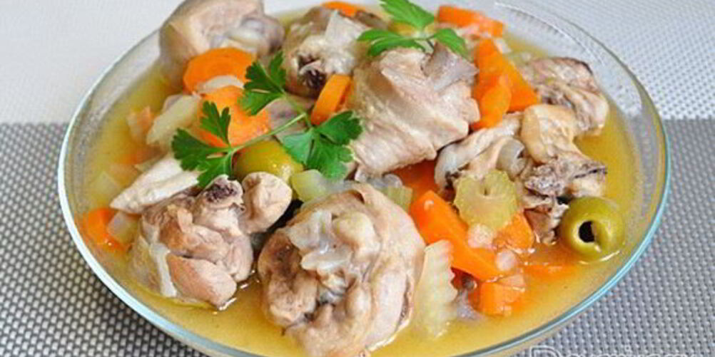 Рецепт рагу из курицы в пряном соусе с оливками