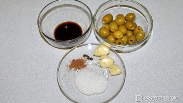 рагу из курицы в пряном соусе с оливками