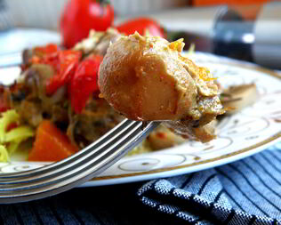 Рагу из маринованного кролика с овощами и грибами