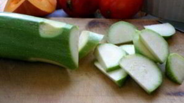 рагу из маринованного кролика с овощами и грибами