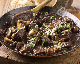 Рагу из оленины в пивном соусе