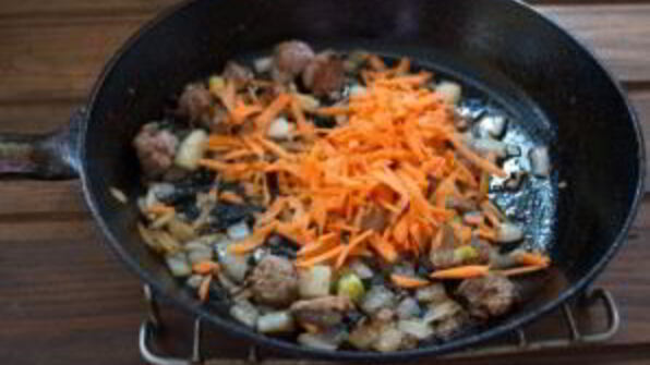 рагу в горшочках с мясом