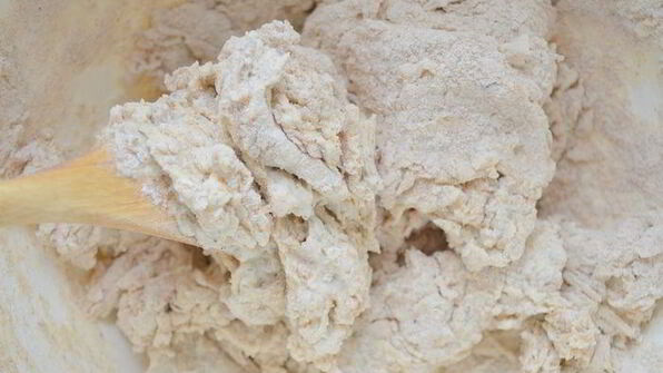 цельнозерновые сметанные треугольники с аппетитным рагу из индейки