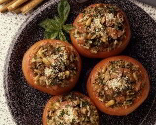 Итальянские, фаршированные ризотто помидоры с шафраном и базиликом