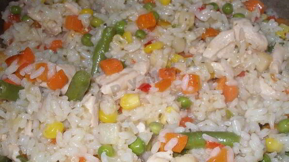 ризотто с курицей и замороженными овощами