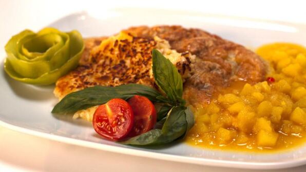 свиная отбивная с ризотто и яблочным чатни