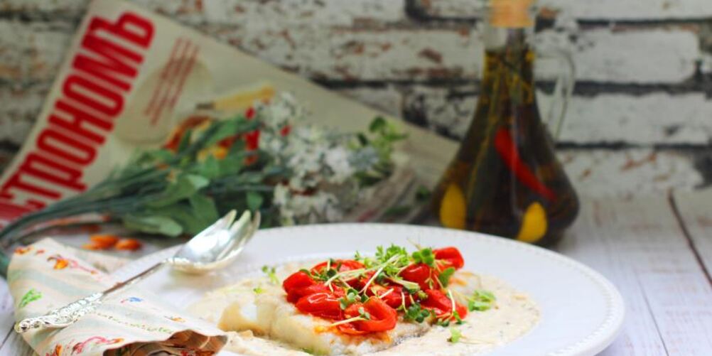 Рецепт белой рыбы в сливочно-горчичном соусе с печеными томатами