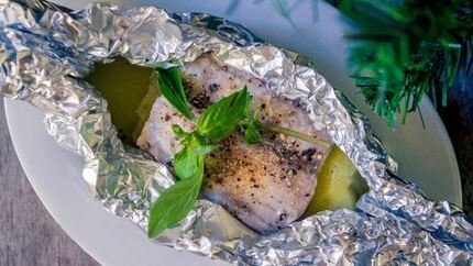 Филе судака запеченное в фольге в духовке