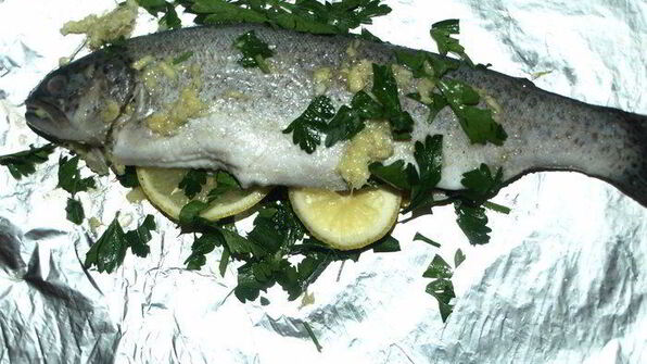 форель в имбирно-лимонном маринаде, запеченная в фольге
