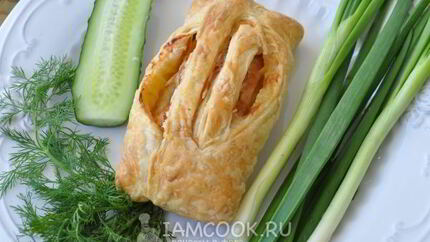 Горбуша, запеченная в слоеном тесте
