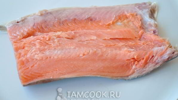 горбуша, запеченная в слоеном тесте