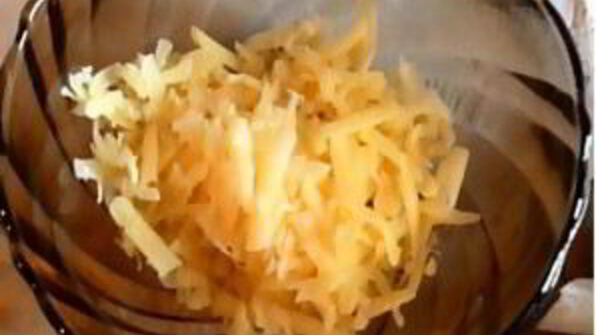 кальмары, тушенные с грибами, луком и сыром