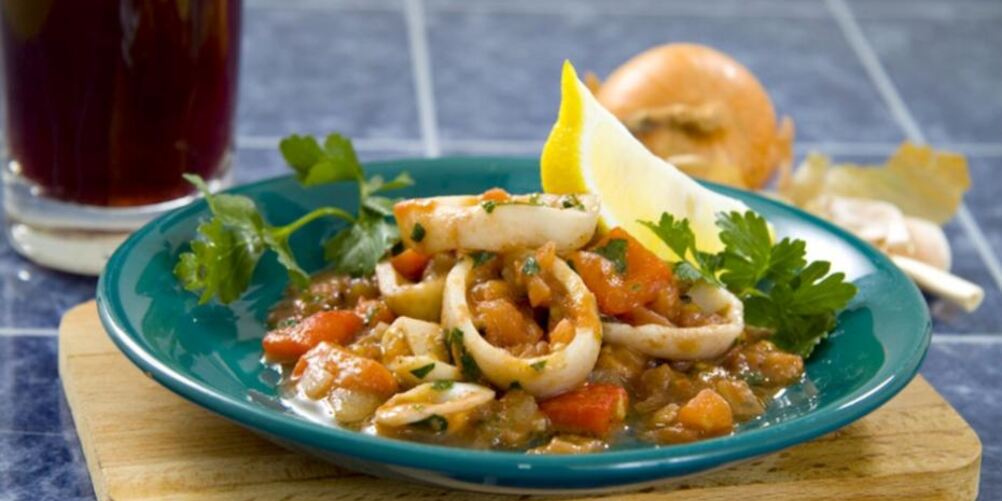 Рецепт кальмаров в винном соусе