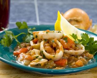 Кальмары в винном соусе