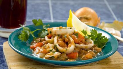 Кальмары в винном соусе