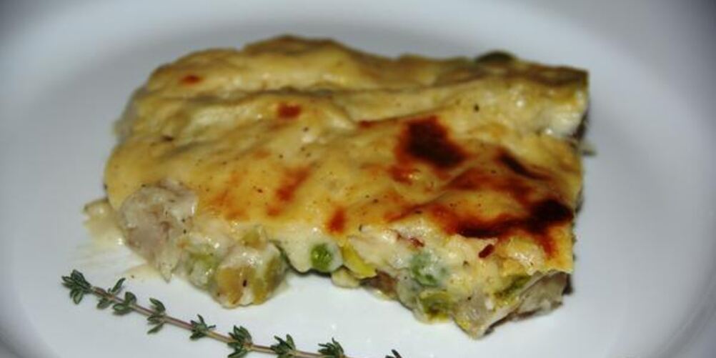 Рецепт хека с авокадо и горошком, запеченный под бешамелем