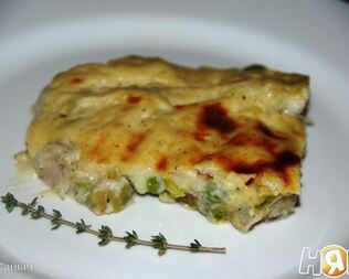 Хек с авокадо и горошком, запеченный под Бешамелем