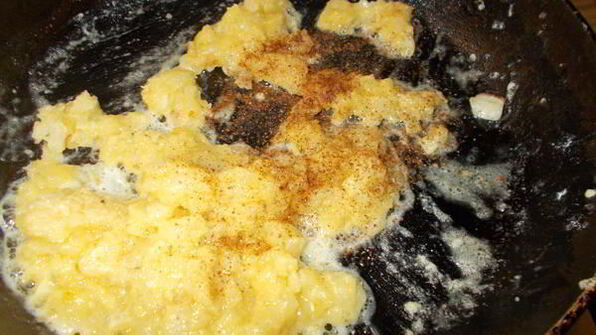 хек с авокадо и горошком, запеченный под бешамелем