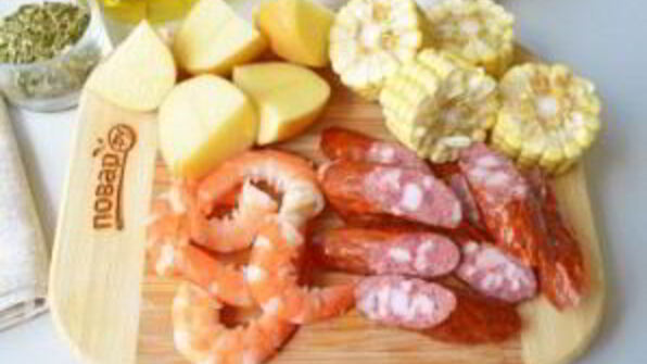 креветки с картофелем и кукурузой в фольге