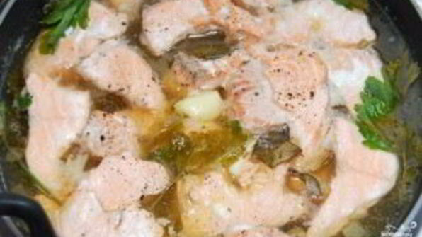 лосось тушеный