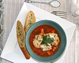 Морской окунь с овощным рагу