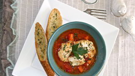 Морской окунь с овощным рагу