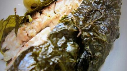 Рыба запеченная в виноградных листьях