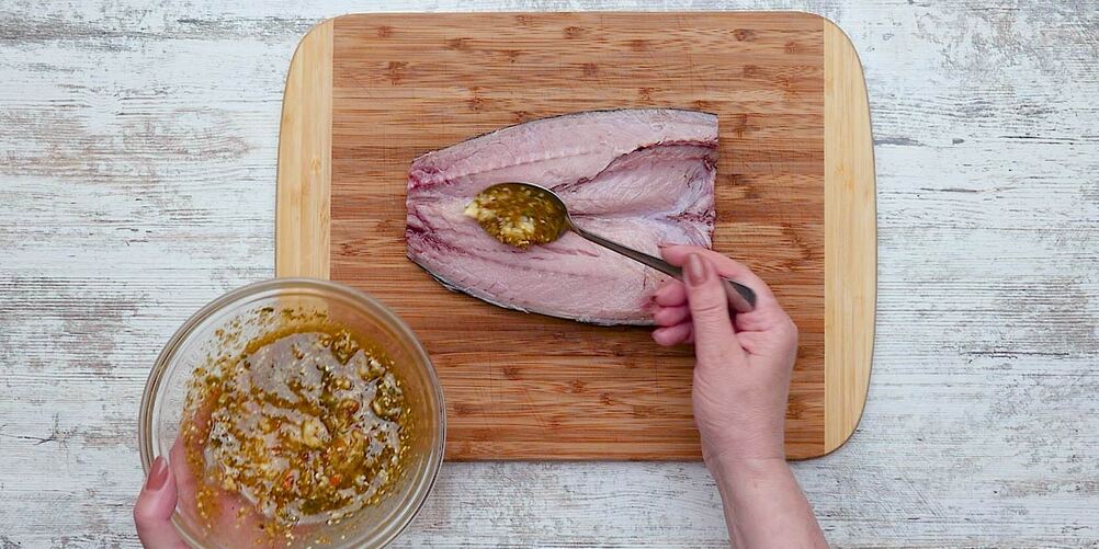 Рецепт скумбрии, запеченной ны мангале