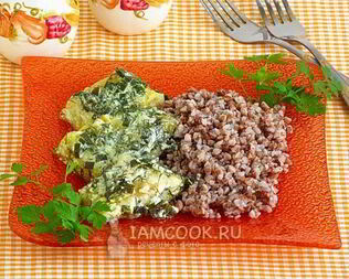 Толстолобик, тушеный в укропно-луковом соусе