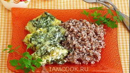 Толстолобик, тушеный в укропно-луковом соусе