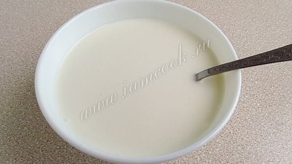 толстолобик, тушеный в укропно-луковом соусе